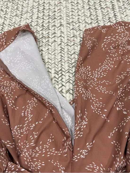 NWOT Brown and White Short Sleeve Romper - Picture 4 of 7